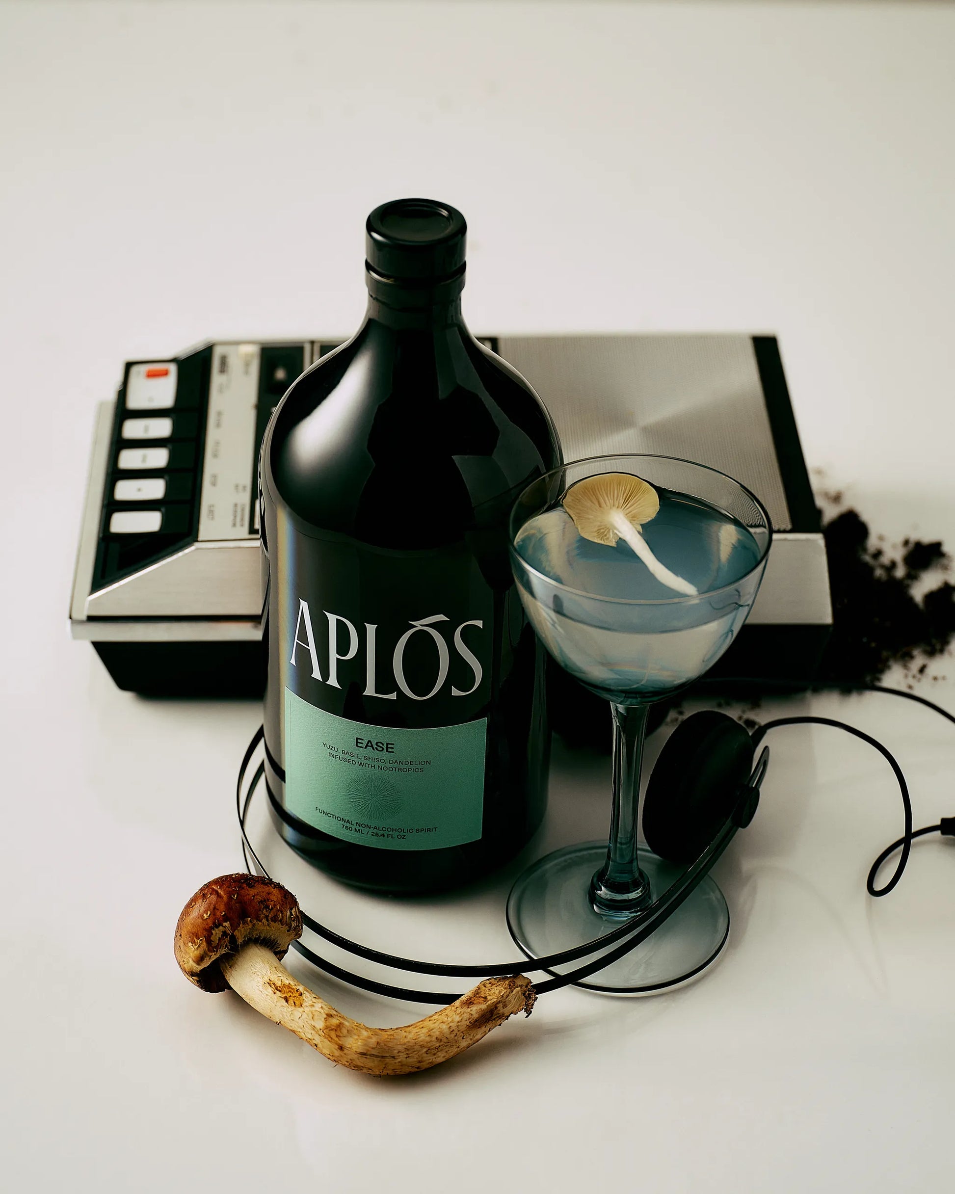 Ease Aplos sin alcohol lifestyle — espiritu botanico yuzu pepino albahaca para relajarse