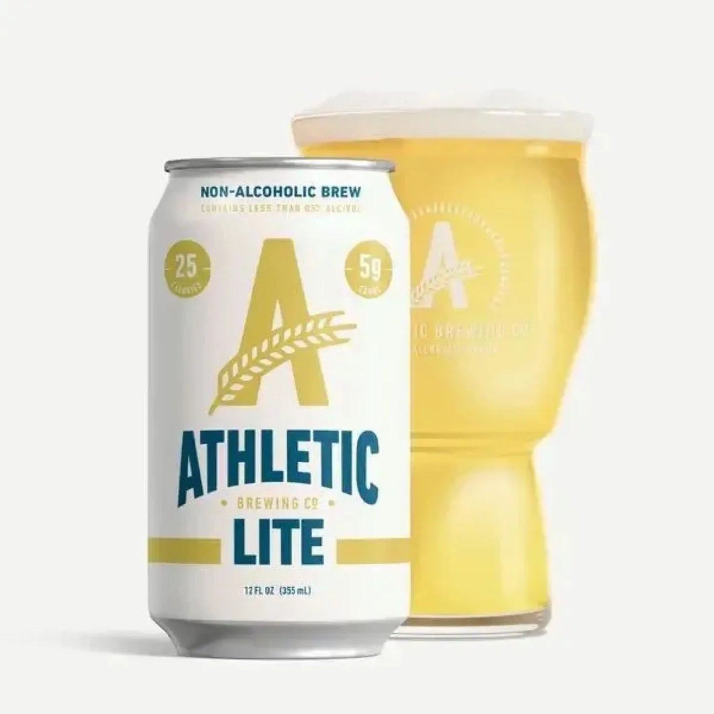 Athletic Lite non-alcoholic beer poured in glass – Athletic Lite sin alcohol servida en vaso