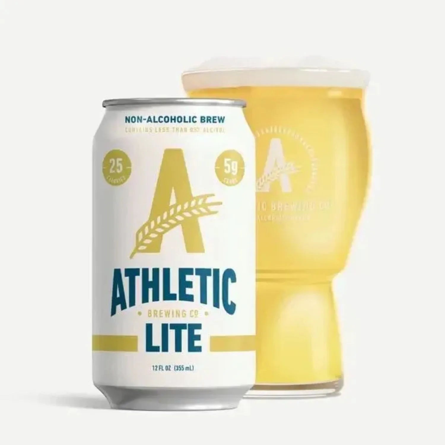 Athletic Lite non-alcoholic beer poured in glass – Athletic Lite sin alcohol servida en vaso