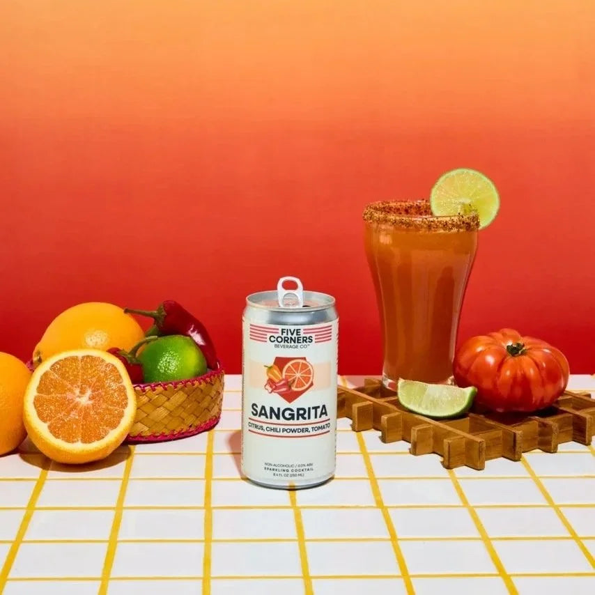 Sangrita Five Corners Beverage Co. lifestyle — bebida mexicana sin alcohol tomate citricos chile en polvo