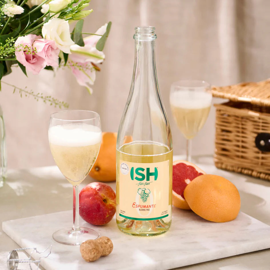 ISH Espumante sin alcohol servido en copa — vino espumante blanco 0.0% ABV Panama