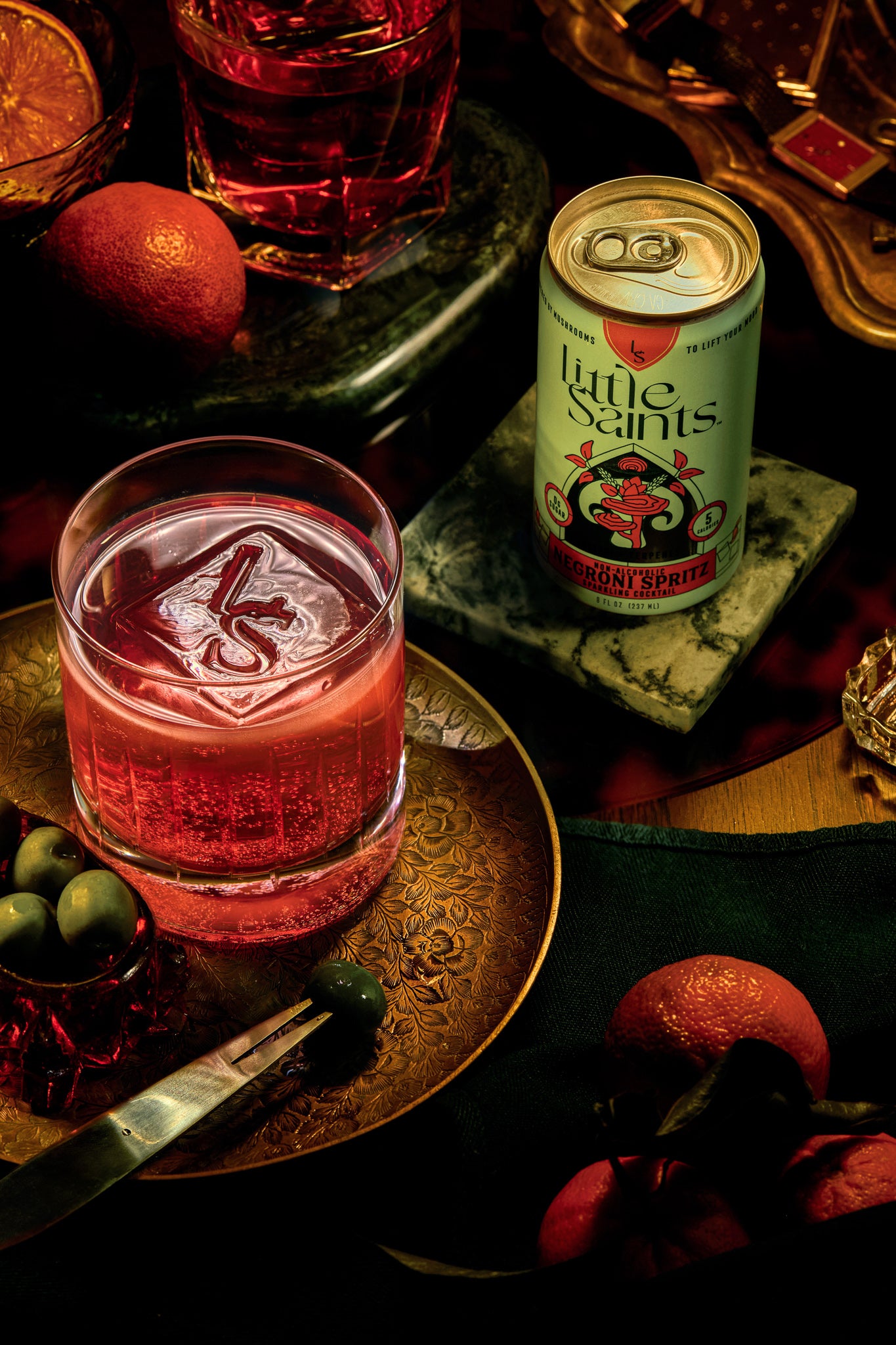 Negroni Spritz Little Saints servido en vaso — cóctel sin alcohol naranja amarga y Reishi