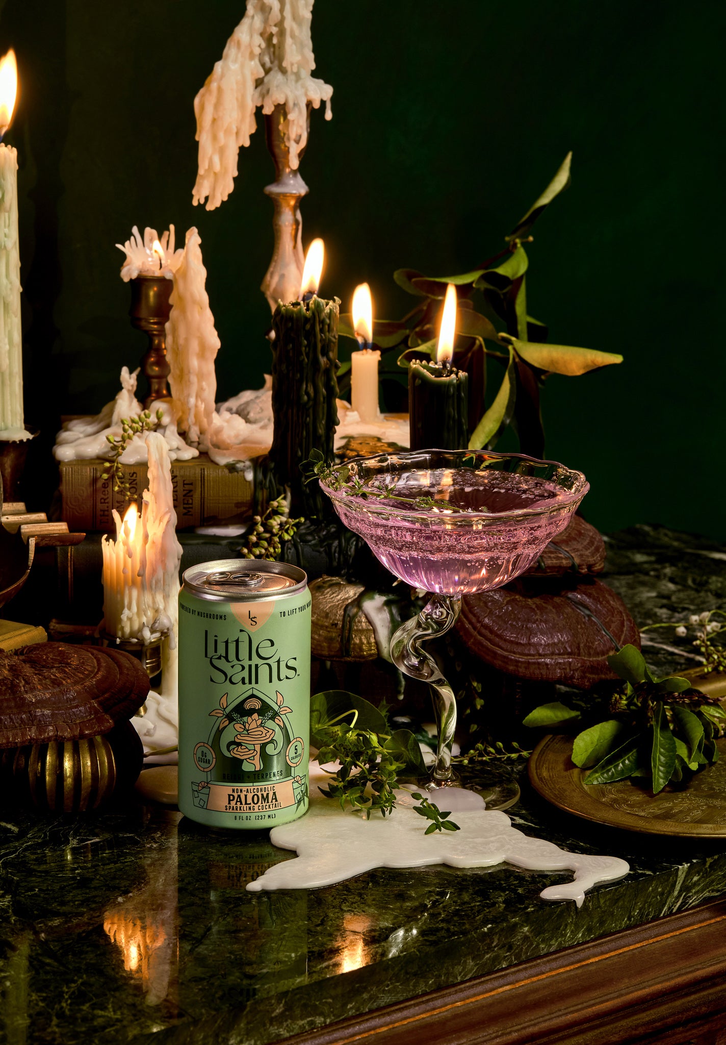 Paloma Little Saints servida en vaso — cóctel sin alcohol cítrico refrescante con Reishi
