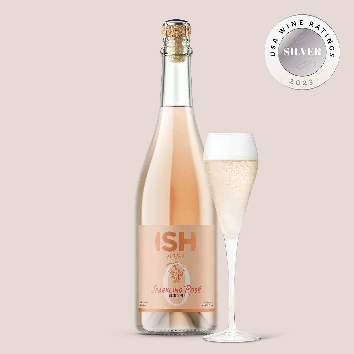 ISH Sparkling Rose servido en copa — espumante rosado sin alcohol seco galardonado Panama