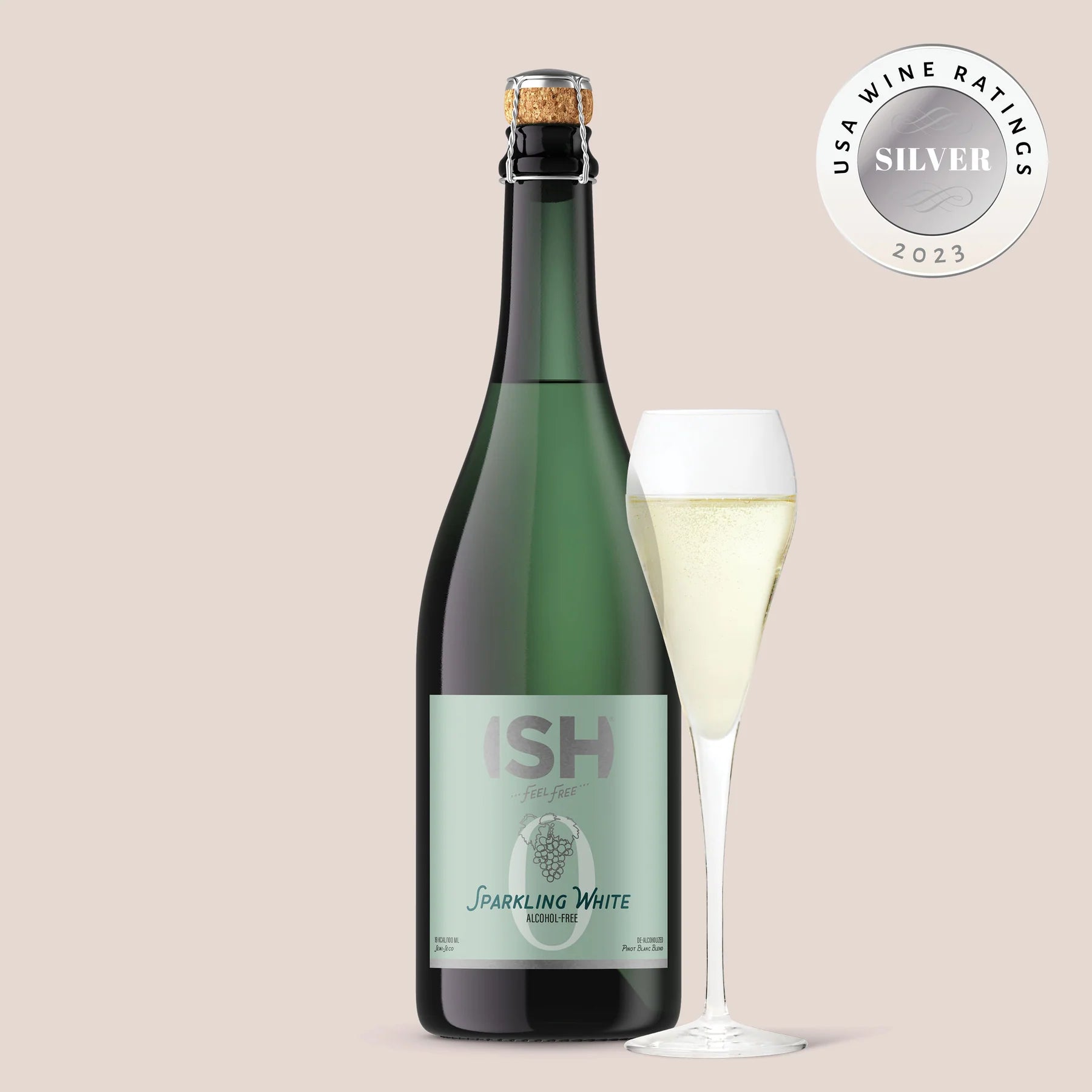 ISH Sparkling White servido en copa con premios — espumante sin alcohol galardonado Panama