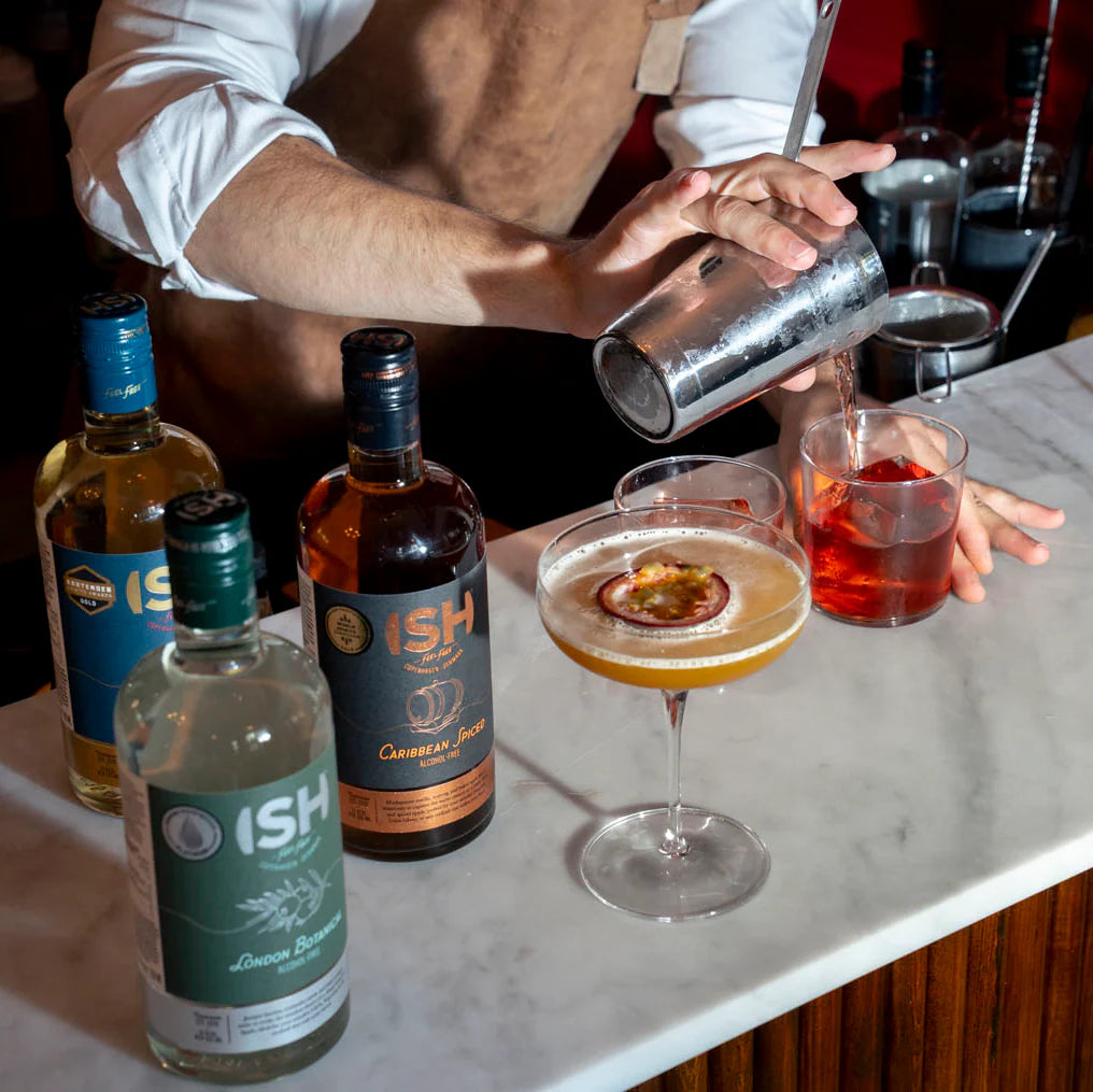 ISH London Botanical Spirit lifestyle — gin alternativo sin alcohol junipero cilantro naranja amarga