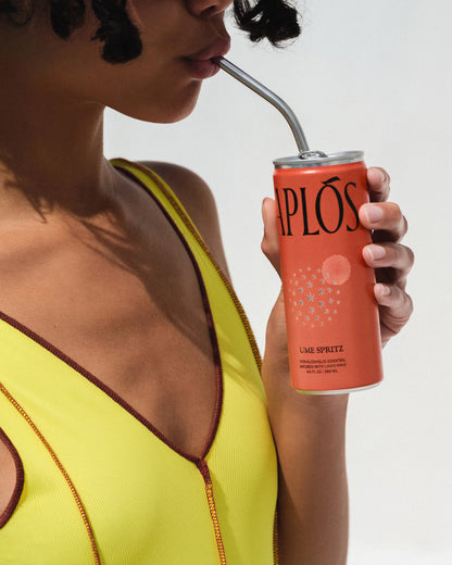 Ume Spritz Aplos en mesa — coctel sin alcohol funcional pack de 4 sober curious Panama