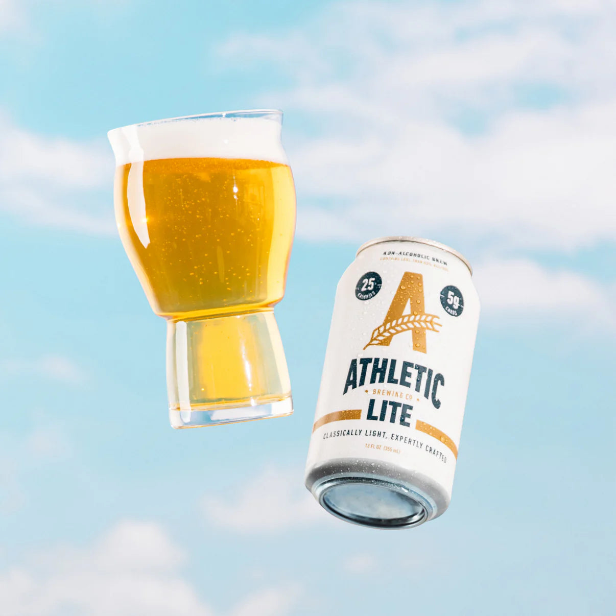 Athletic Lite non-alcoholic beer lifestyle shot – Cerveza sin alcohol Athletic Lite en contexto