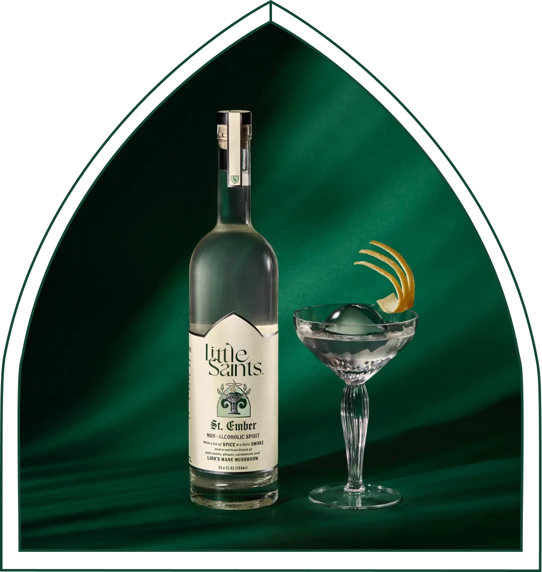 St. Ember Little Saints en cóctel — mezcal sin alcohol para margaritas y palomas ahumadas