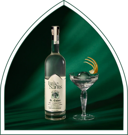 St. Ember Little Saints en cóctel — mezcal sin alcohol para margaritas y palomas ahumadas