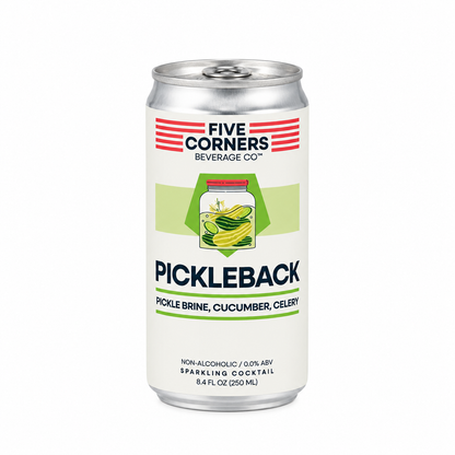 Pickleback sin alcohol de Five Corners Beverage Co. — lata frontal salmuera pepinillo espumante El Buen Bar Panama