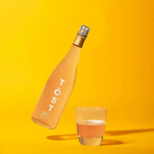 TÖST Sparkling White Tea Cranberry Ginger sin alcohol — botella frontal espumante 0.0% ABV